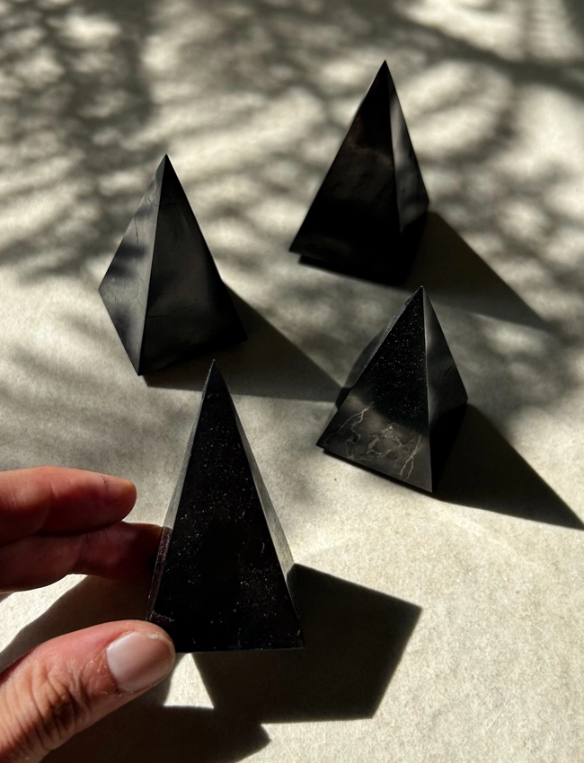 piramide in Shungite